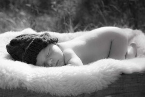 为什么婴儿睡觉时会用力发出嗯的声音这代表什么意思